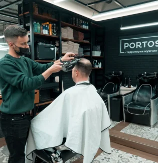 Мужская парикмахерская Portos на улице Щапова